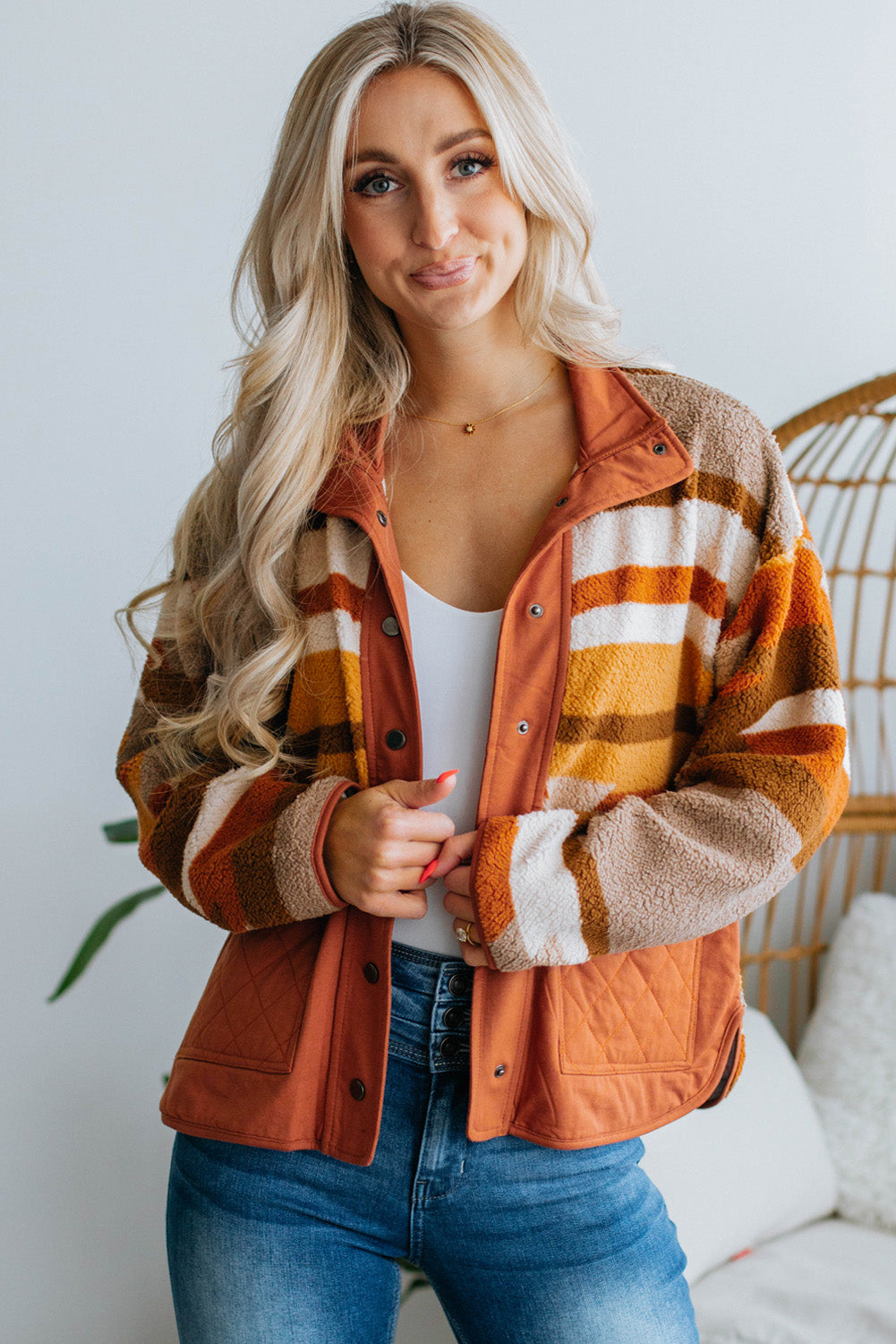 Relaxed fit silhouette of the brown striped and geometric fleece jacket (close-up).