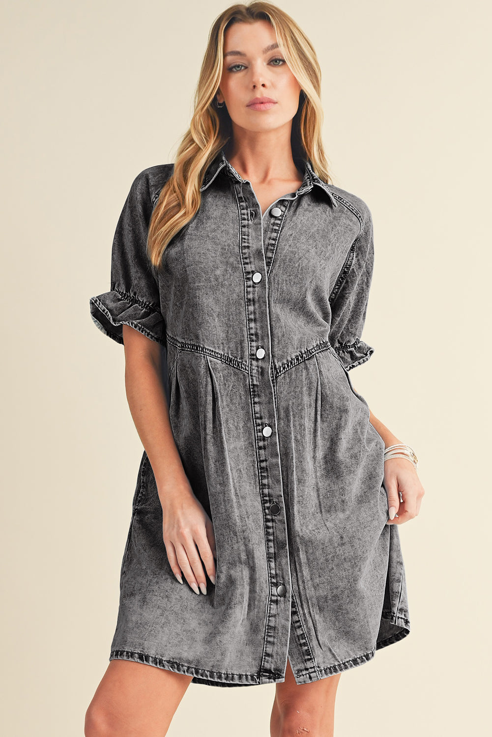 Blue mineral washed denim dress with ruffled short sleeves and pockets: perfect for running errands in style.