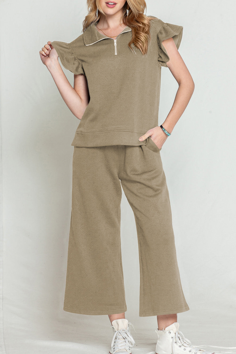 Black textured wide-leg pants: high-waisted design for a comfortable and stylish fit.